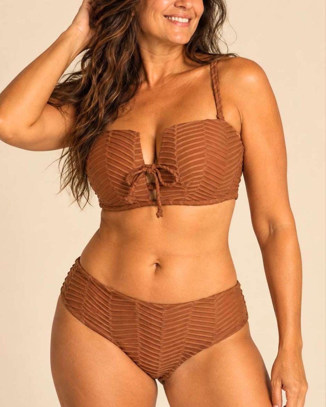Modelo de moda praia 5 da Capital da Lingerie