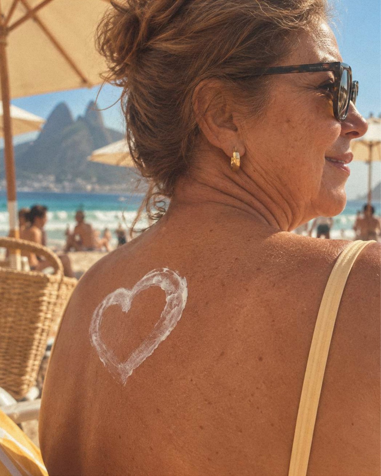 Tecidos de moda praia coloridos empilhados